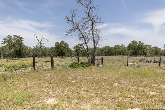 1941 Deer Trail, Floresville, TX 78114