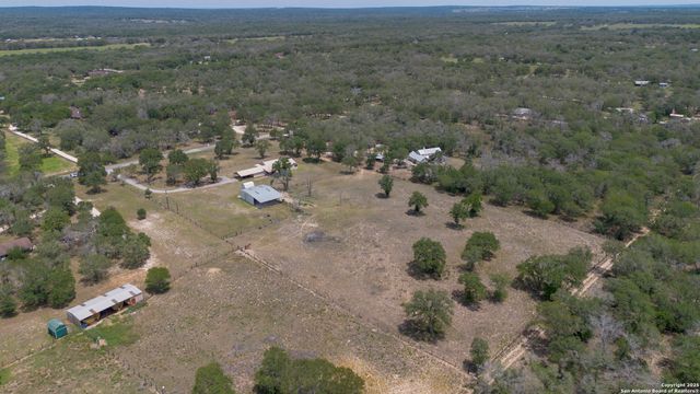 1941 Deer Trail, Floresville, TX 78114