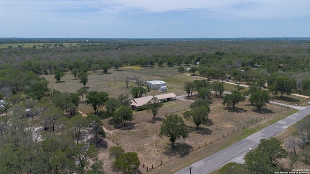1941 Deer Trail, Floresville, TX 78114