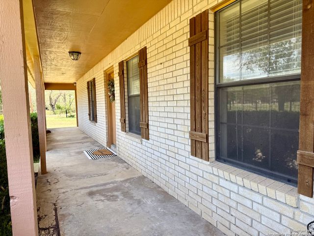 1941 Deer Trail, Floresville, TX 78114