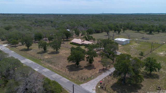 1941 Deer Trail, Floresville, TX 78114