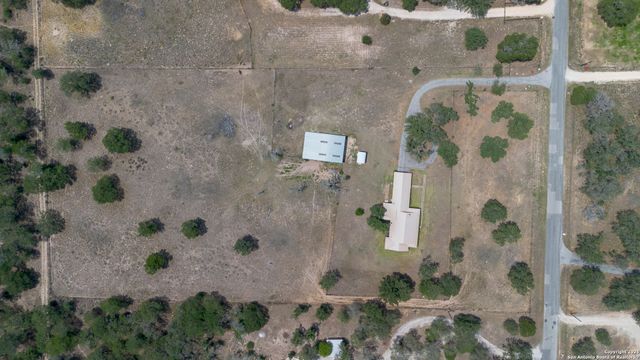 1941 Deer Trail, Floresville, TX 78114