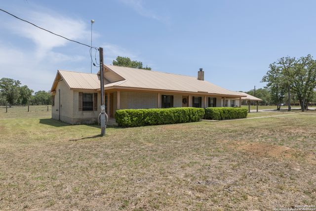 1941 Deer Trail, Floresville, TX 78114