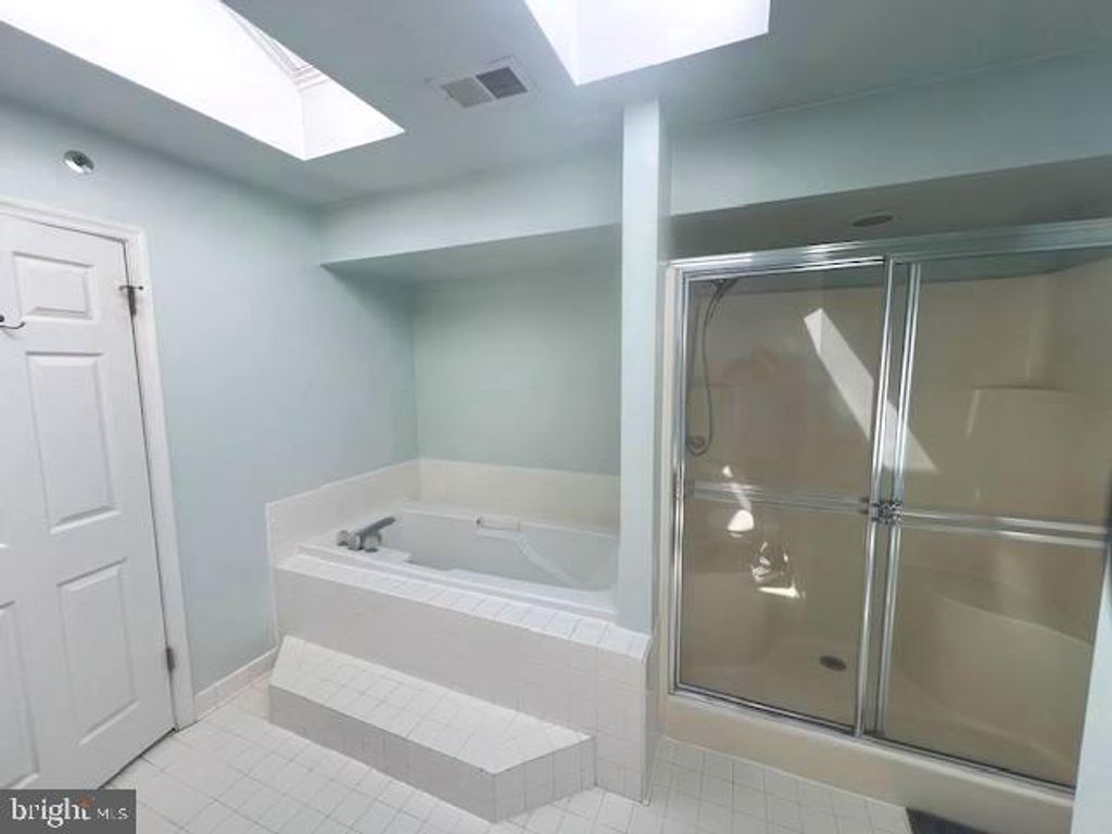 Image 14 of property listing at 3 PERRY RIDGE CT, Baltimore, MD 21237