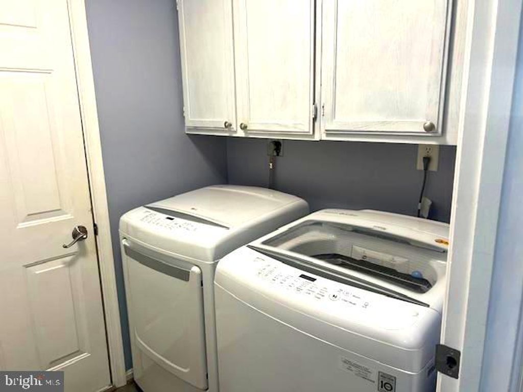 Image 21 of property listing at 3 PERRY RIDGE CT, Baltimore, MD 21237