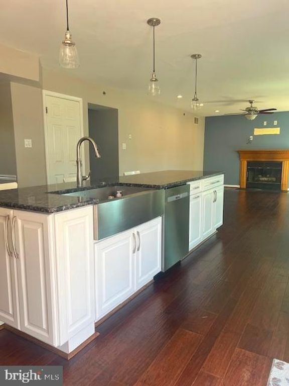 Image 5 of property listing at 3 PERRY RIDGE CT, Baltimore, MD 21237