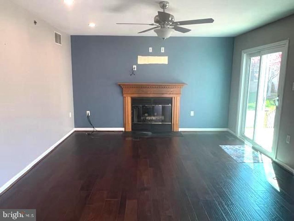 Image 9 of property listing at 3 PERRY RIDGE CT, Baltimore, MD 21237