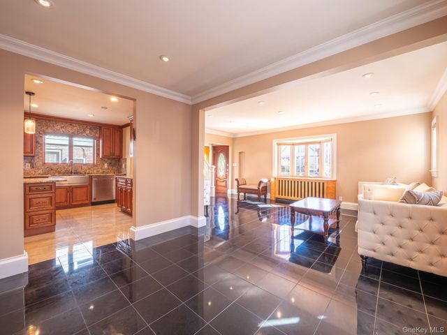 7520 180th Street, Fresh Meadows, NY 11366