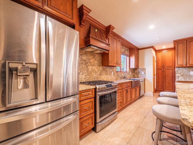 7520 180th Street, Fresh Meadows, NY 11366