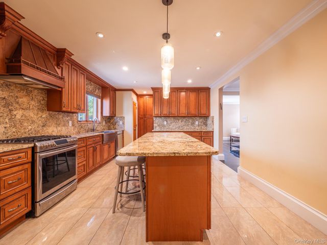7520 180th Street, Fresh Meadows, NY 11366