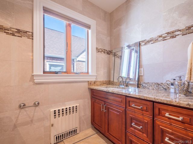 7520 180th Street, Fresh Meadows, NY 11366