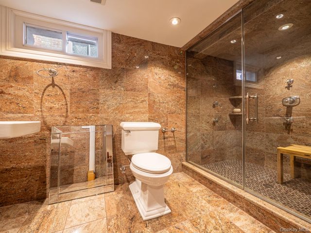 7520 180th Street, Fresh Meadows, NY 11366
