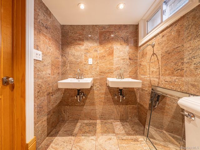 7520 180th Street, Fresh Meadows, NY 11366