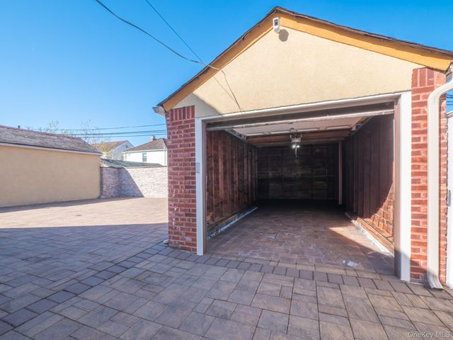 7520 180th Street, Fresh Meadows, NY 11366