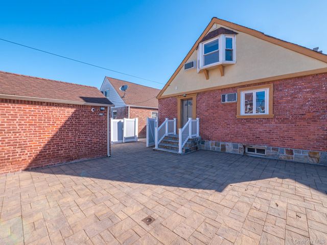 7520 180th Street, Fresh Meadows, NY 11366
