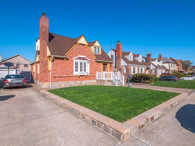 7520 180th Street, Fresh Meadows, NY 11366