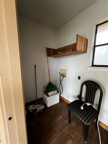 129 E John Street, Centerville, TX 75833