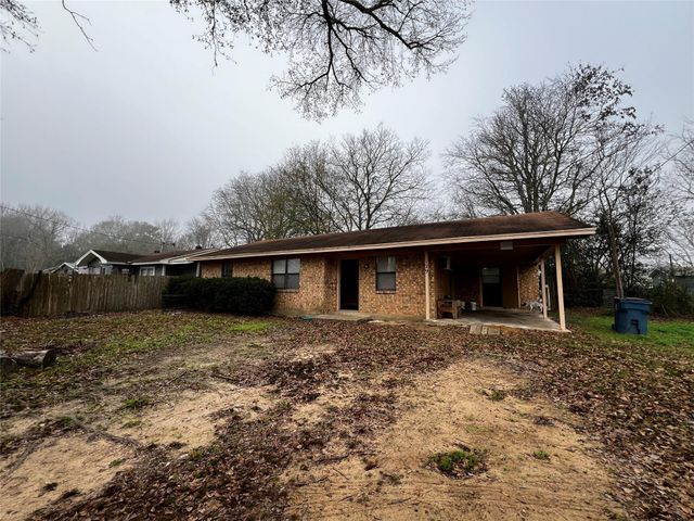 129 E John Street, Centerville, TX 75833