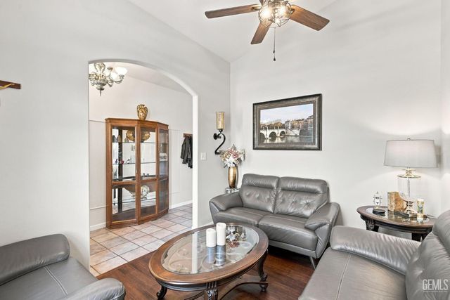 9501 Hamburg Court, Bakersfield, CA 93311