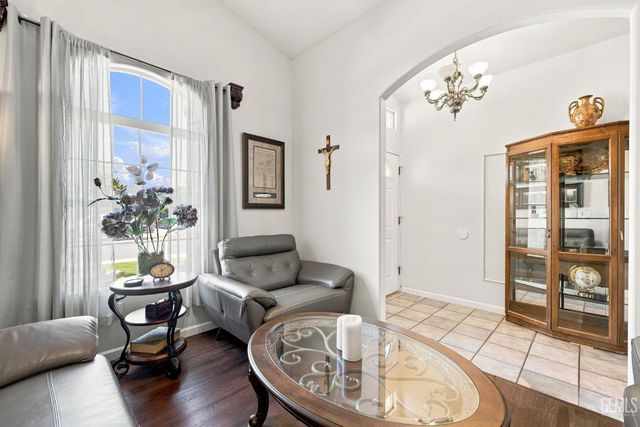9501 Hamburg Court, Bakersfield, CA 93311