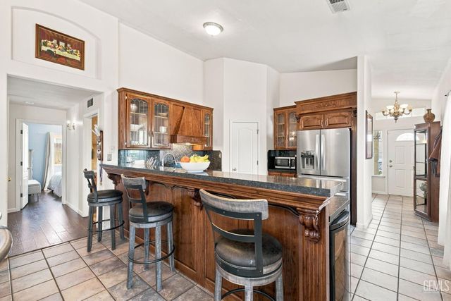 9501 Hamburg Court, Bakersfield, CA 93311