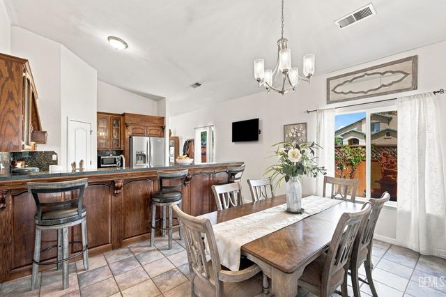 9501 Hamburg Court, Bakersfield, CA 93311
