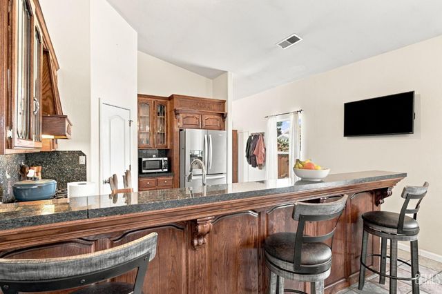 9501 Hamburg Court, Bakersfield, CA 93311