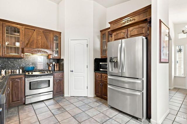 9501 Hamburg Court, Bakersfield, CA 93311