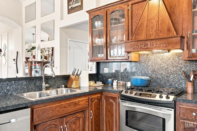9501 Hamburg Court, Bakersfield, CA 93311