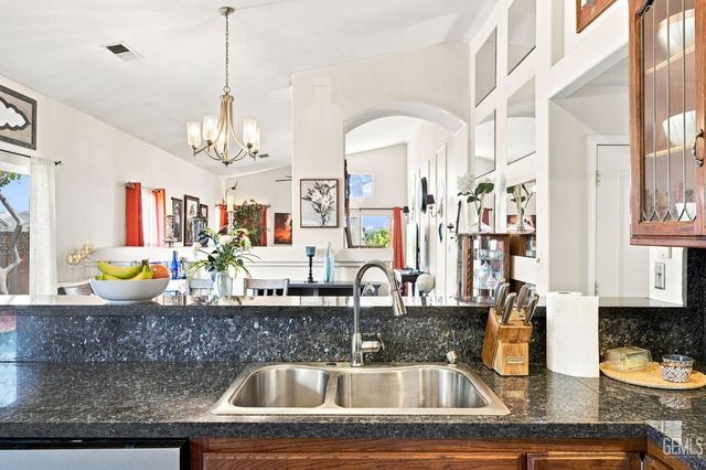 9501 Hamburg Court, Bakersfield, CA 93311