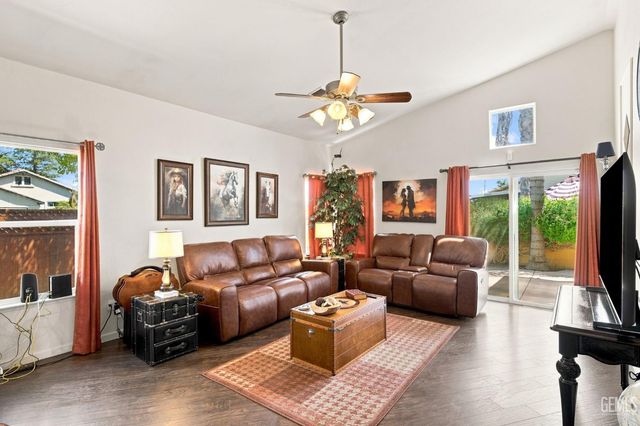 9501 Hamburg Court, Bakersfield, CA 93311