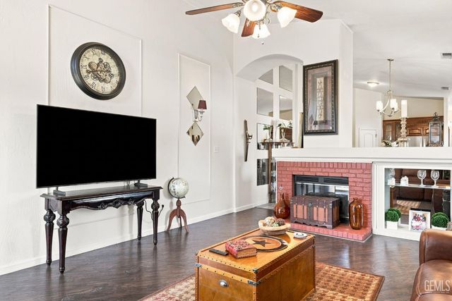 9501 Hamburg Court, Bakersfield, CA 93311