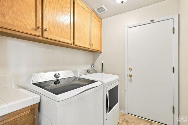 9501 Hamburg Court, Bakersfield, CA 93311