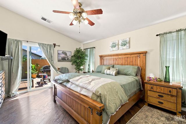 9501 Hamburg Court, Bakersfield, CA 93311
