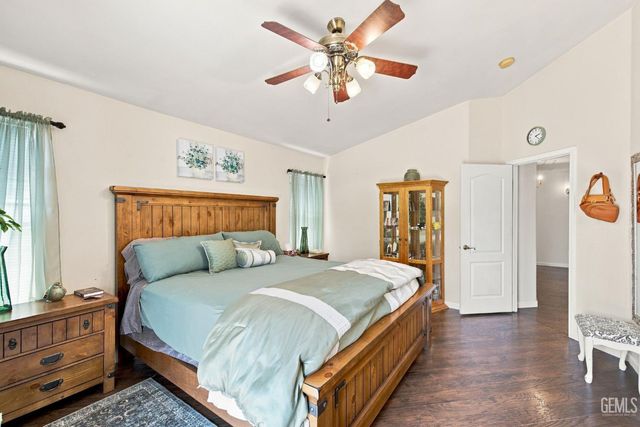 9501 Hamburg Court, Bakersfield, CA 93311