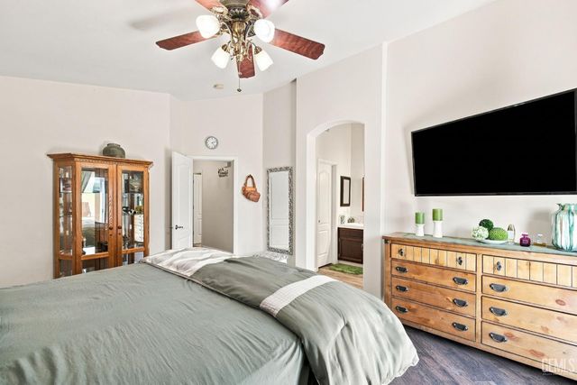 9501 Hamburg Court, Bakersfield, CA 93311