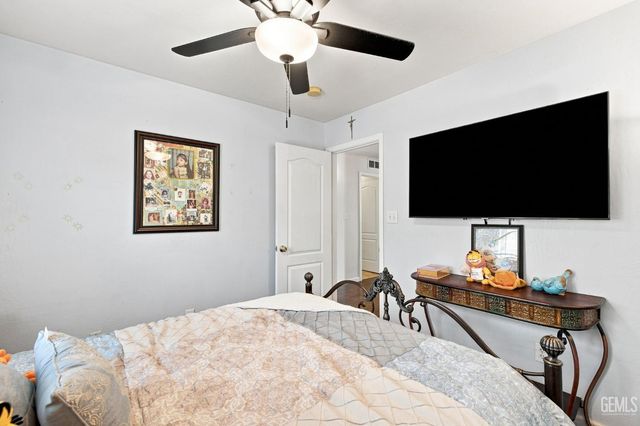 9501 Hamburg Court, Bakersfield, CA 93311