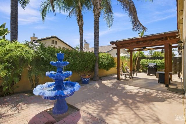 9501 Hamburg Court, Bakersfield, CA 93311