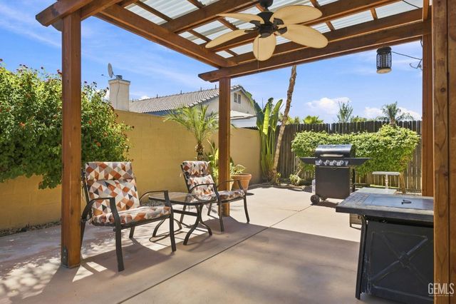 9501 Hamburg Court, Bakersfield, CA 93311