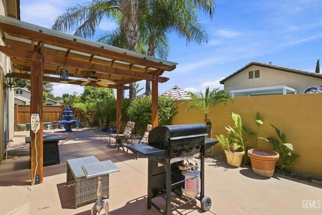 9501 Hamburg Court, Bakersfield, CA 93311