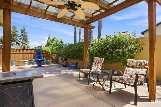 9501 Hamburg Court, Bakersfield, CA 93311
