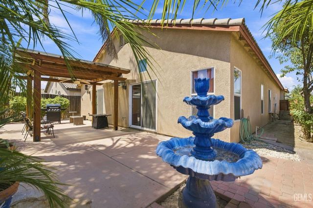 9501 Hamburg Court, Bakersfield, CA 93311