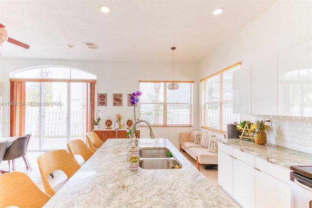 3839 SW 51st St, Hollywood, FL 33312