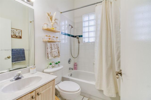 3839 SW 51st St, Hollywood, FL 33312