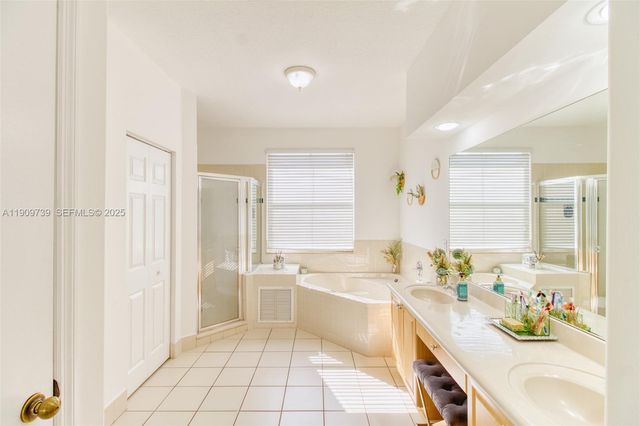 3839 SW 51st St, Hollywood, FL 33312