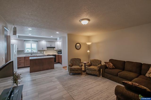 3425 Southwood Dr, Philomath, OR 97370