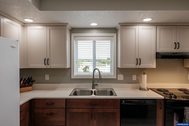 3425 Southwood Dr, Philomath, OR 97370