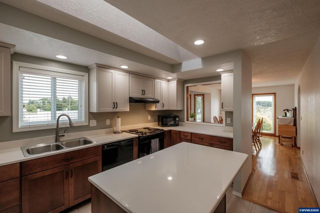 3425 Southwood Dr, Philomath, OR 97370