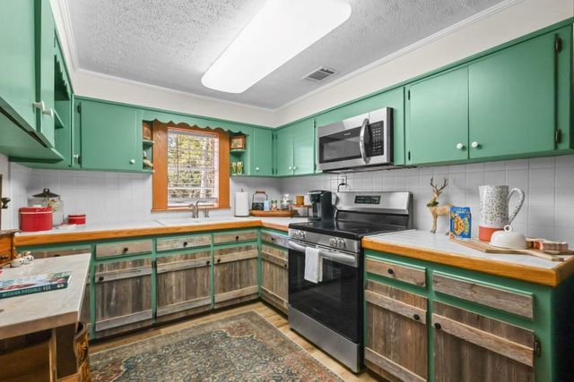 780 David Carter Road NE, Baxley, GA 31513