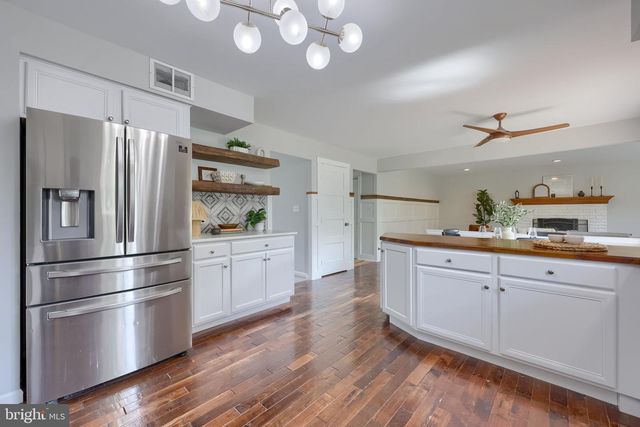 6 PRIMROSE LN, Reading, PA 19608